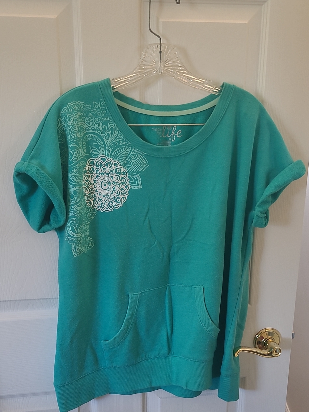 Made for life Teal Short Sleeve Pullover with White Mandala. SIZE XL. BIN 8